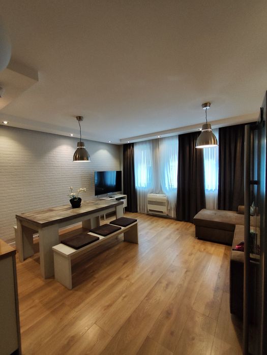 Дава се под наем Тристаен апартамент в Варна, Гръцка махала - 120 кв.м за 1275 € - Снимка #3