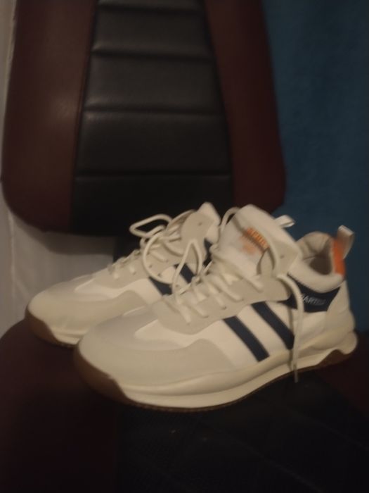 Adidași noi ,M42