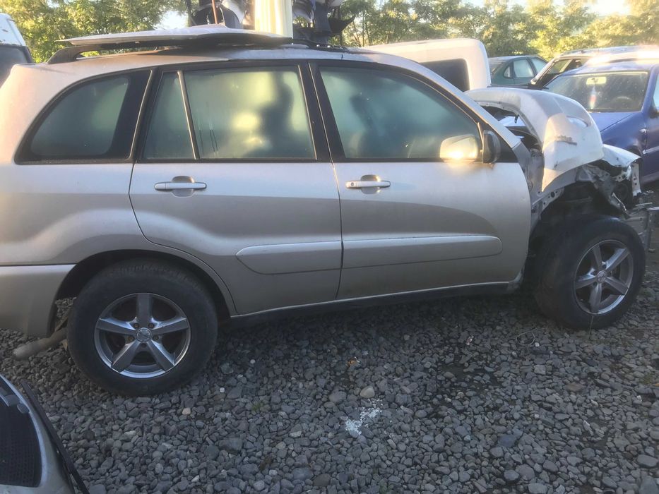 Dezmembrez/Piese Toyota Rav4 2.0 D4D 4WD 2005