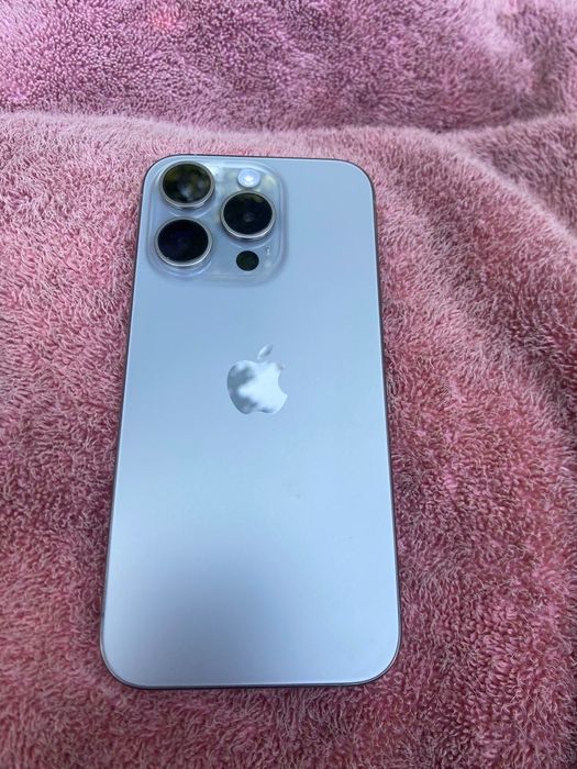 Vând iPhone 15 pro