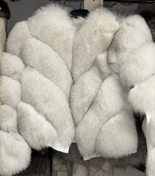 Haina blana naturala de vulpe  masM 2în 1(se face si vesta)