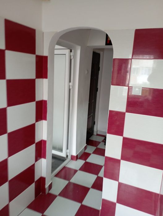 Închiriez garsoniera