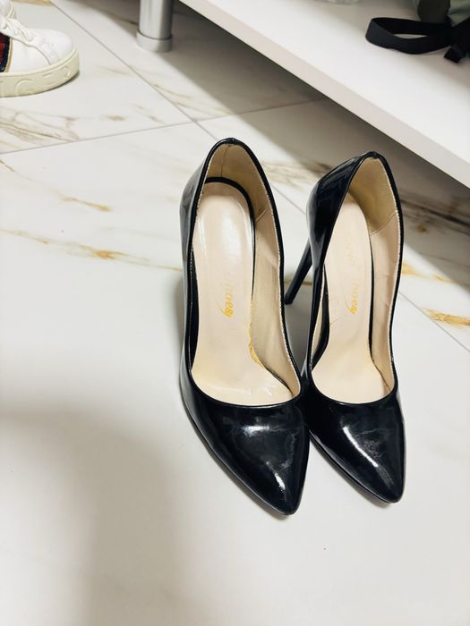 Vand pantofi stiletto