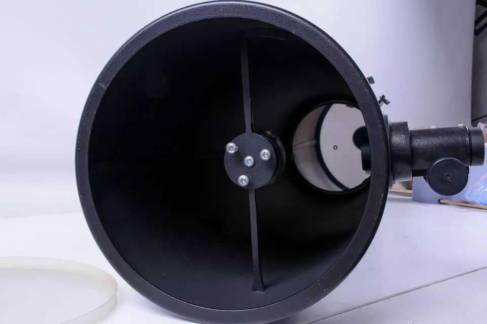 Мощен 8 инчов телескоп ZOOMION с ЕКВАТОРИАЛНА МОНТИРОВКА, ниска цена