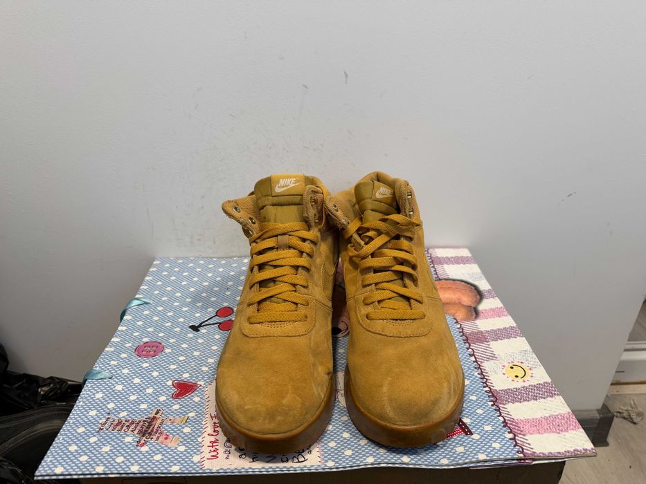 '''Nike Hoodland Suede''оригинални зимни обувки 44 номер