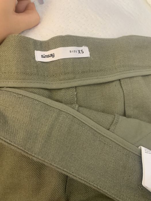 Pantaloni scurti kaki sinsay 50 de lei