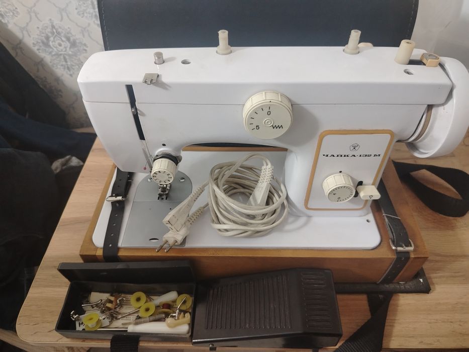 Швейная машинка чайка 132м