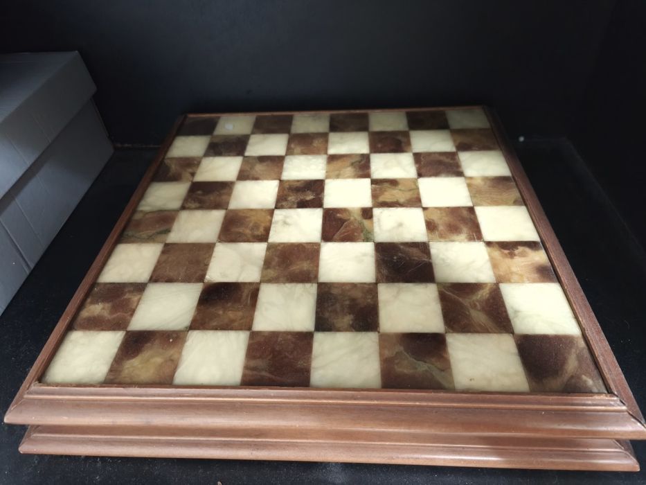 Античен масивен шах от дърво и мрамор от средата от 40те години /дъска