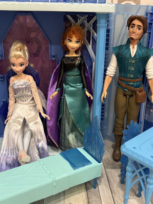 Замък Замръзналото кралство, кукли Disney