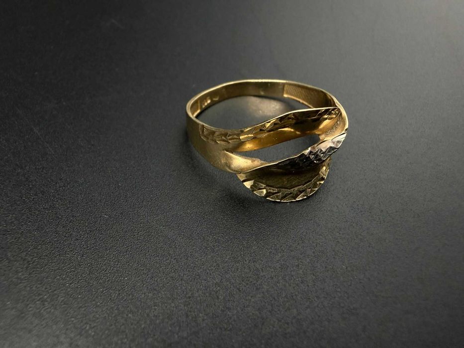 Dracula Amanet: Inel de Aur 2.64Gr/14K.