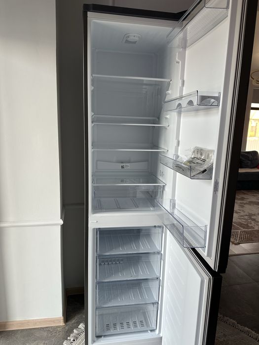 Холодильник темно серый Веко