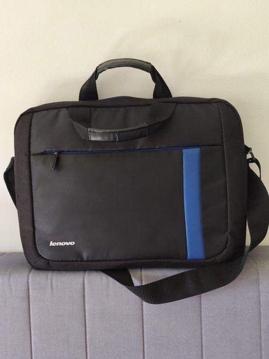 Laptop ASUS de vânzare, cu Windows 10 instalat.