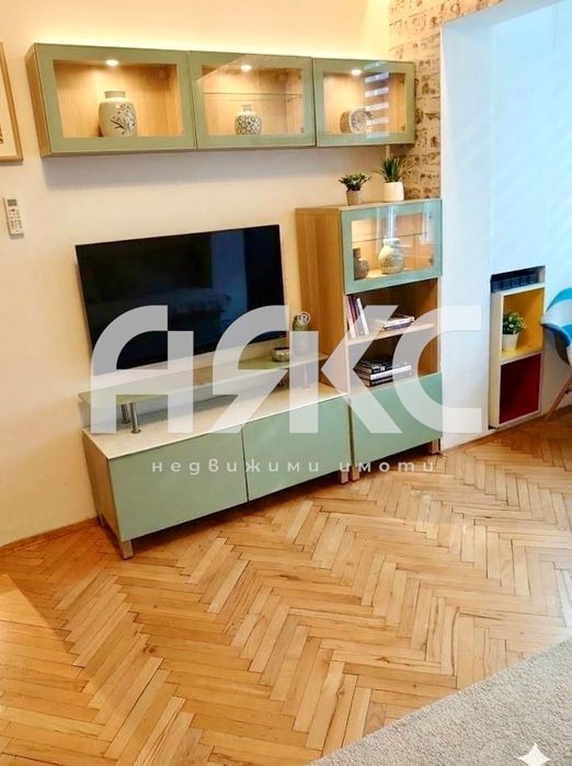 Продава се Тристаен апартамент в София, Изгрев - 65 кв.м за 1946 €/кв.м - Снимка #1