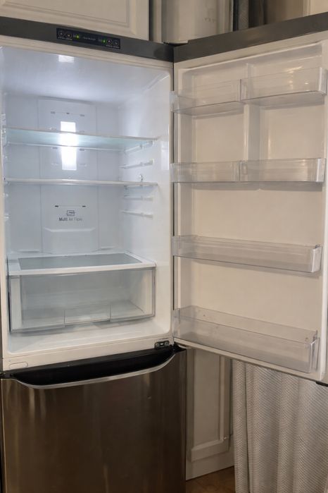 Продам срочно Холодильник LG