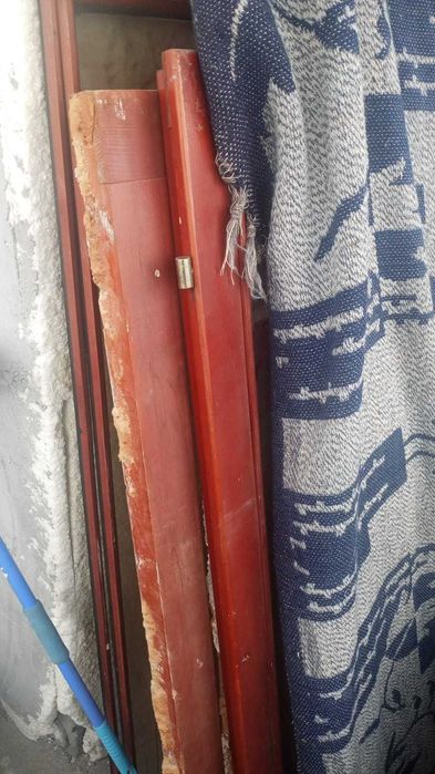 Vand termopan din lemn second hand. Foarte bun. Sticla foarte buna.