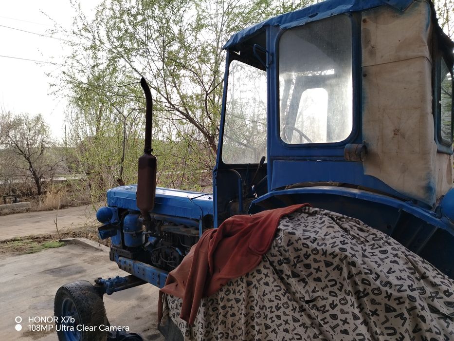 Trakror sotiladi kelishamiz