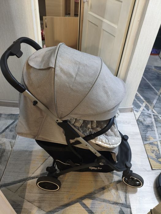 Коляска прогулочная