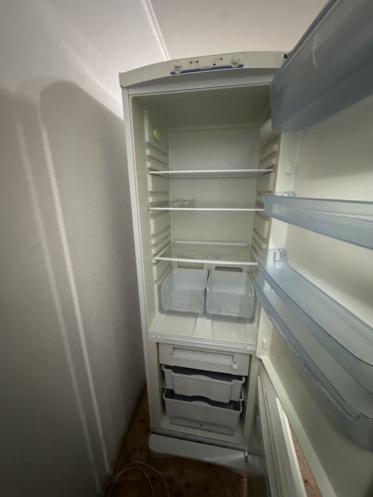 Продам холодильник индезит