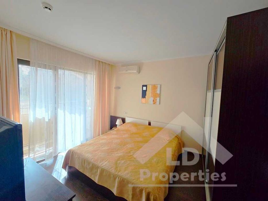 Апартамент с две спални в затворен комплекс в Златни пясъци