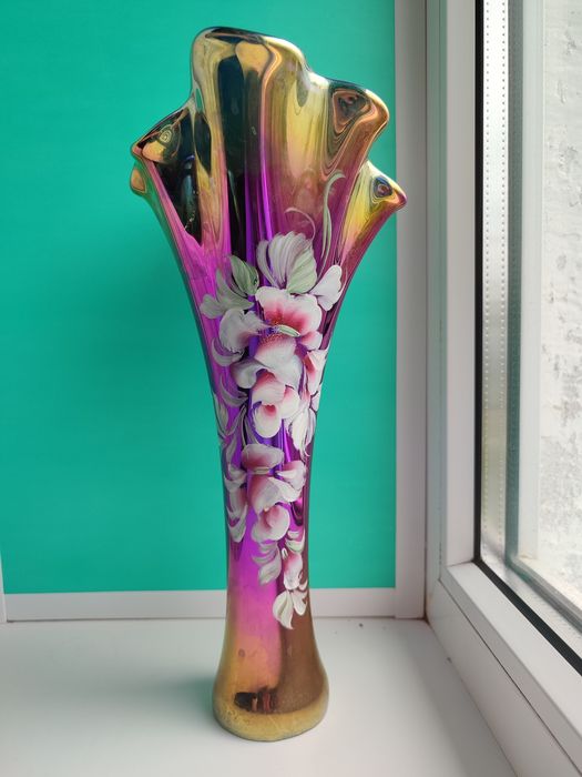 Ваза стеклянная с рисунками цветов