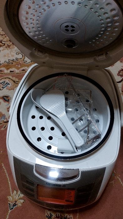 Мультиварка Redmond RIKANTO 800W. Отличное состояние. Новый. Ташкент