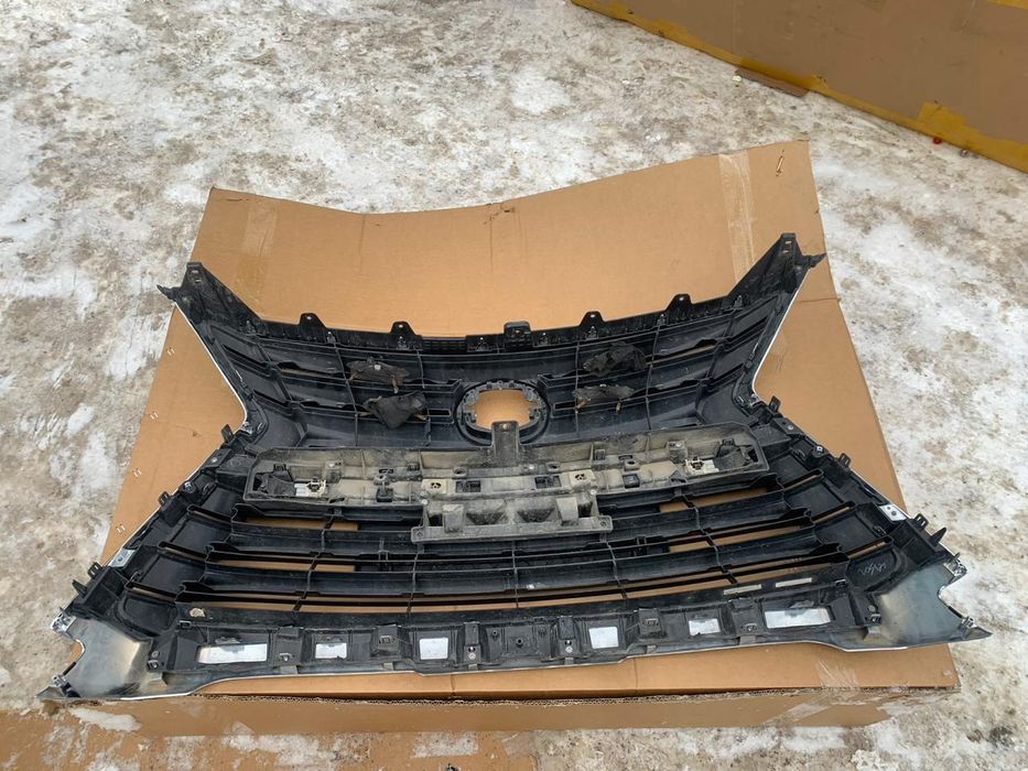 Решетка радиатора Lexus LX 570