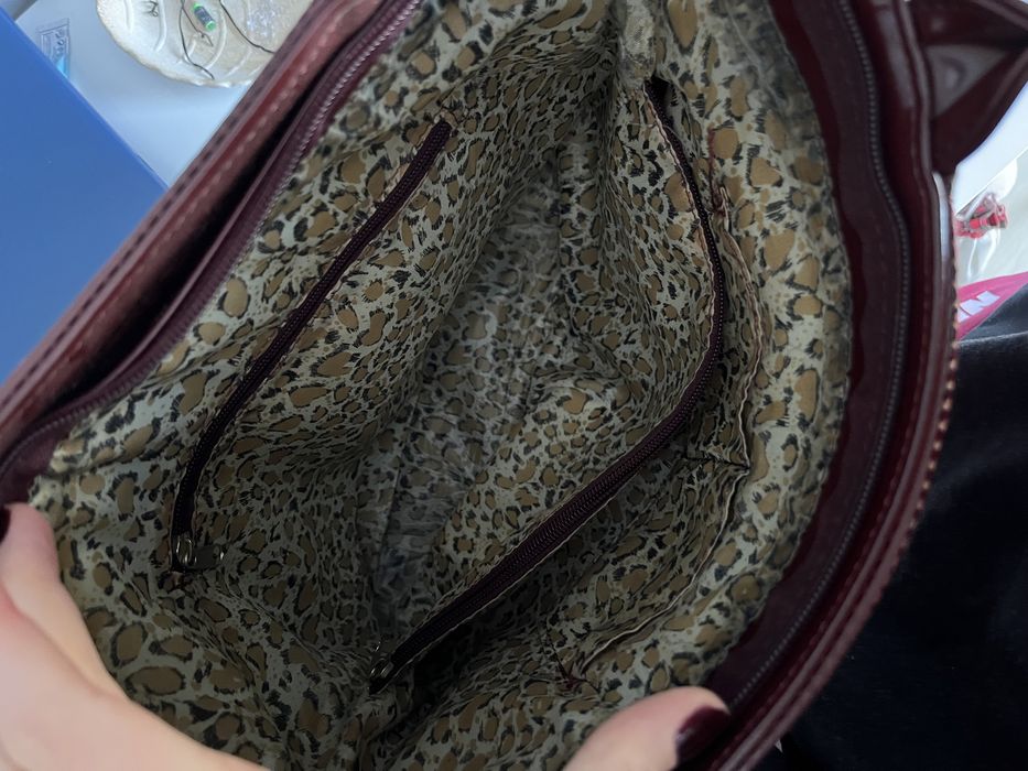 Тъмночервена дамска чанта