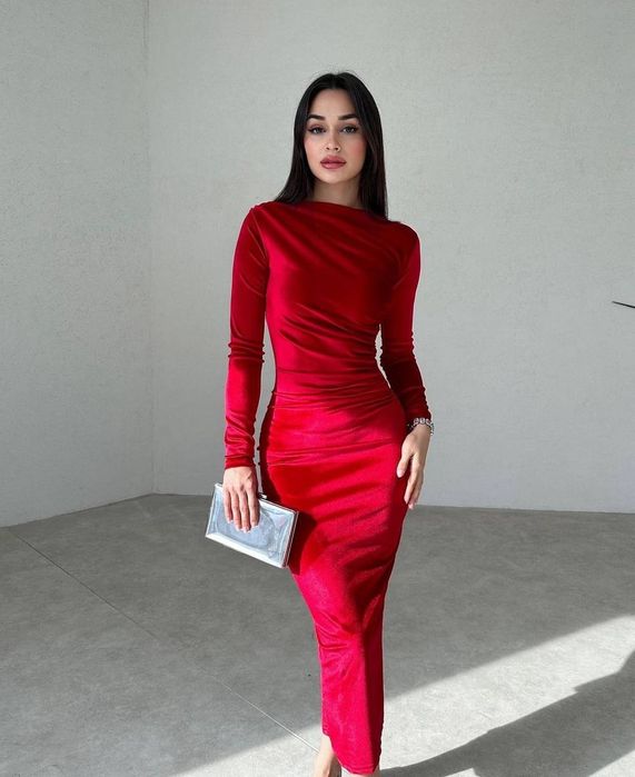 Вечернее красное платье