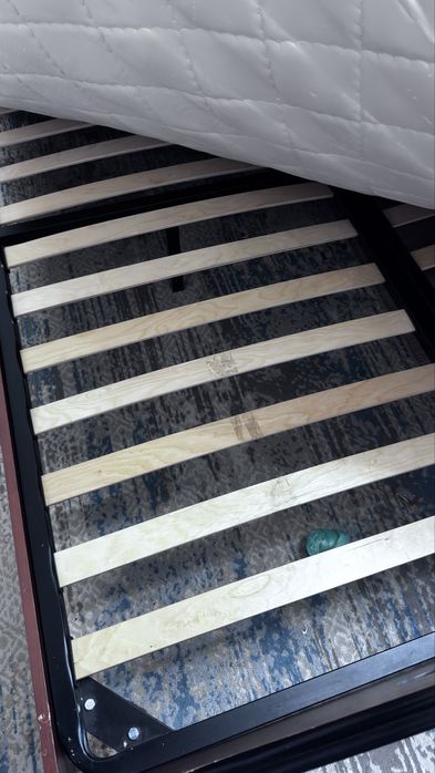 Кровать с матрасам 160*200