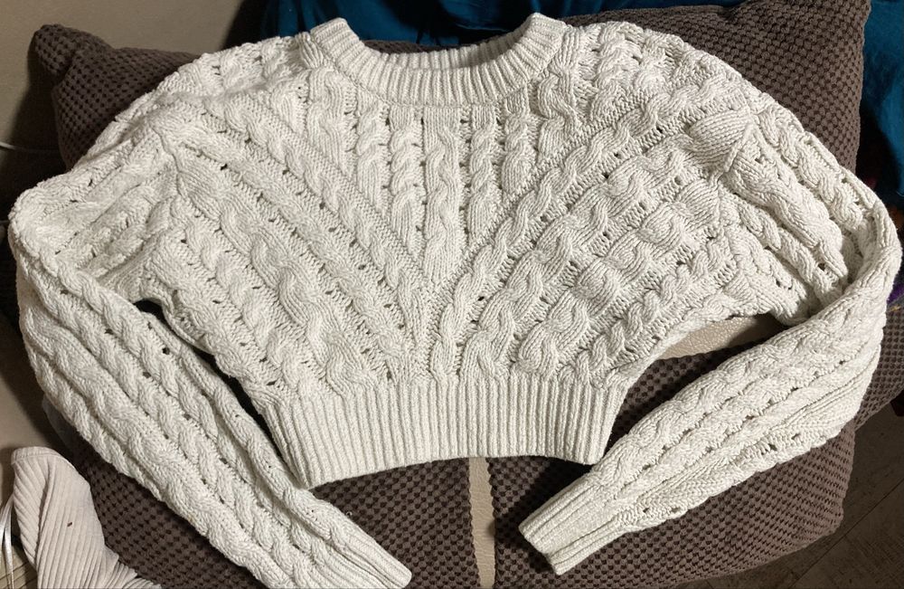 Бяла къса зимна блуза