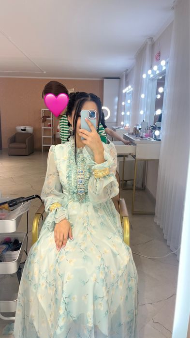 Дизайнерское платье