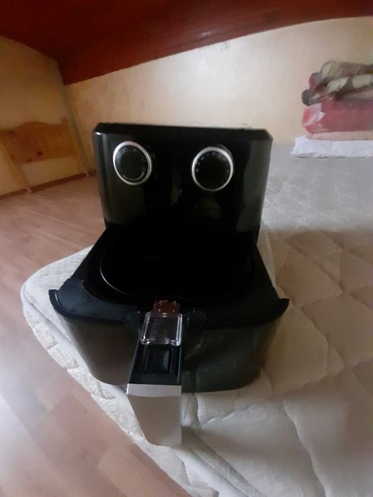 Продавам фритюрник air fryer чисто нов без мазнини