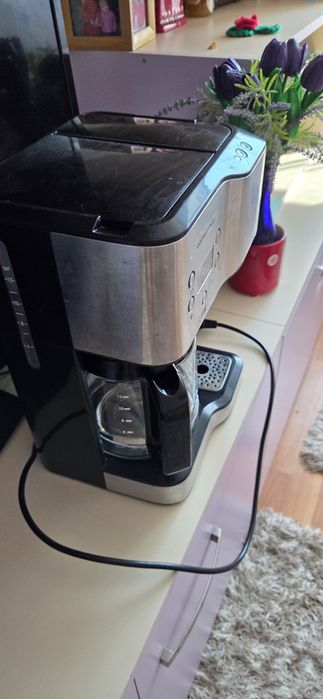 Cafetiera 12 cești si incalzitor apa