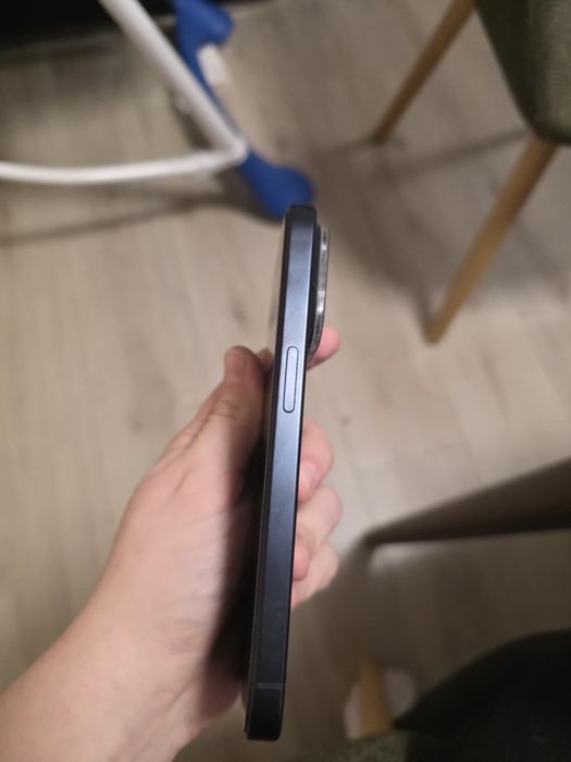 Продавам Iphone 15 pro