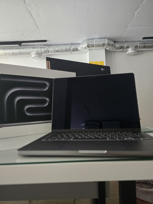 MacBook pro 14 m3 8/512