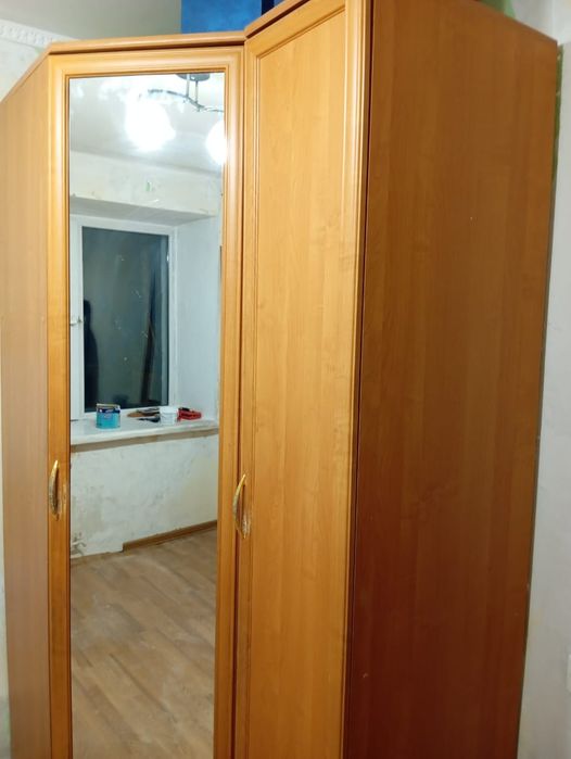 Продам шкаф угловой срочно