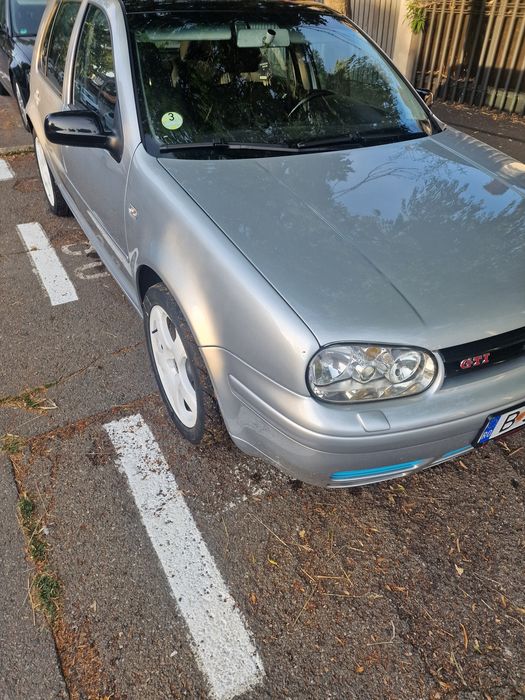 VOLKSWAGEN Golf 2003