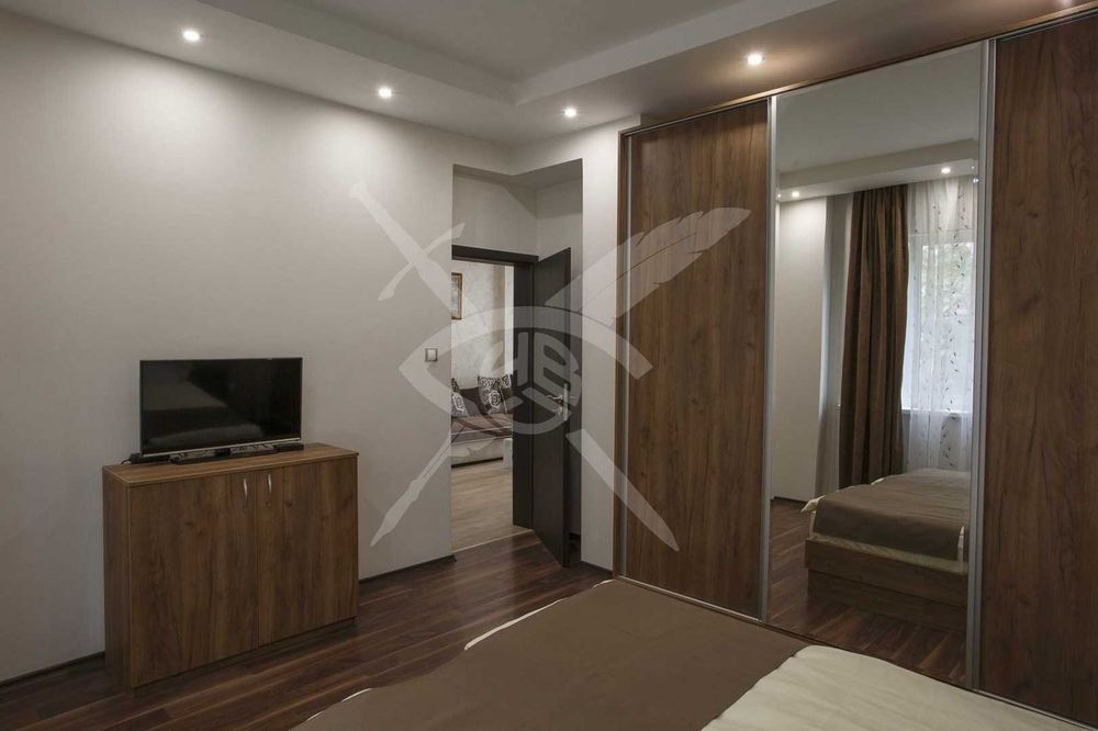 Продава се Тристаен апартамент в София, Център - 80 кв.м за 4713 €/кв.м - Снимка #6