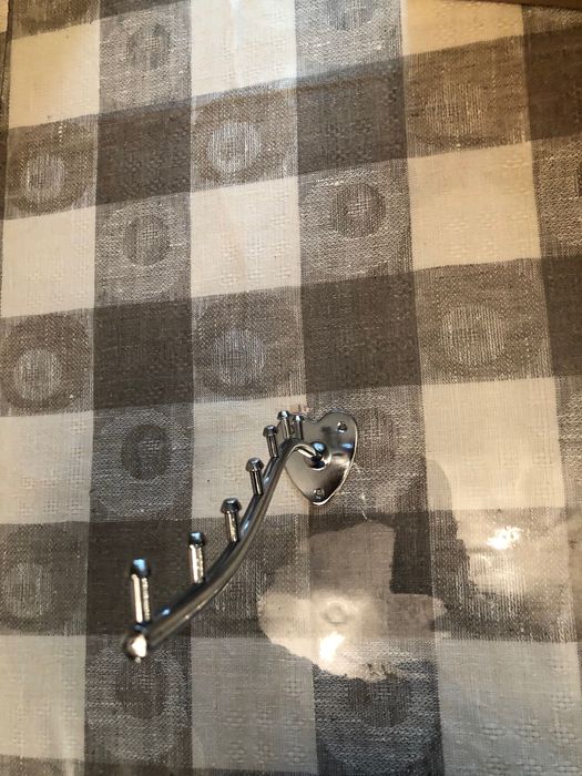 Кронштейн настенный для одежды