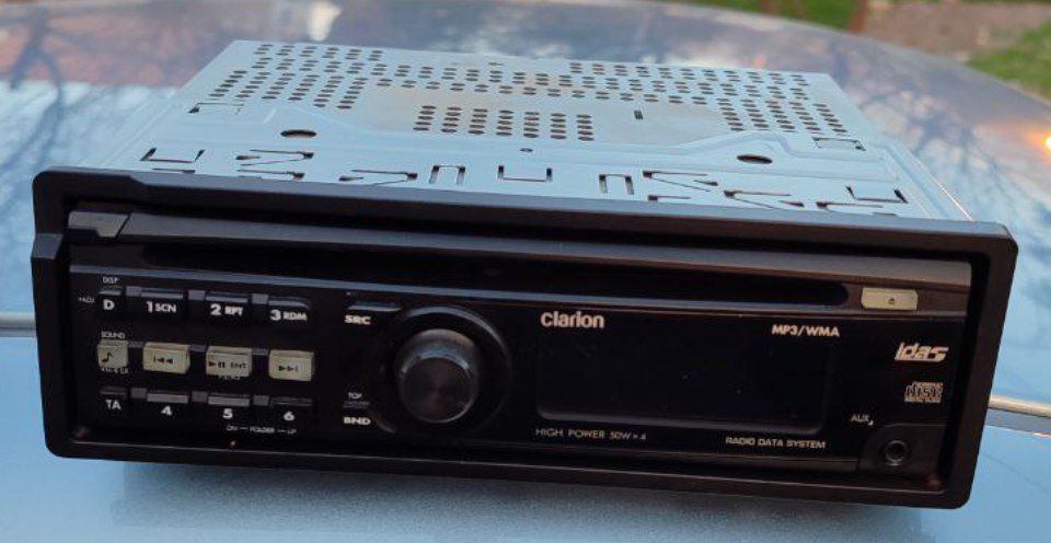 Магнитофон clarion