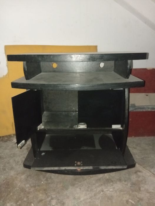 Столик под ТВ.   .