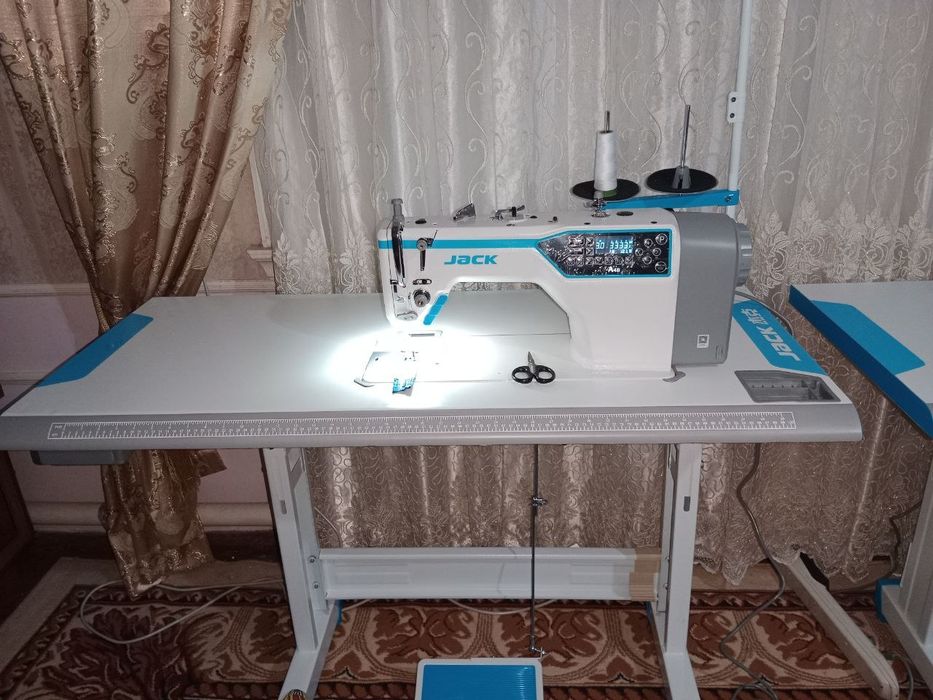 Швейная машинка и оверлок