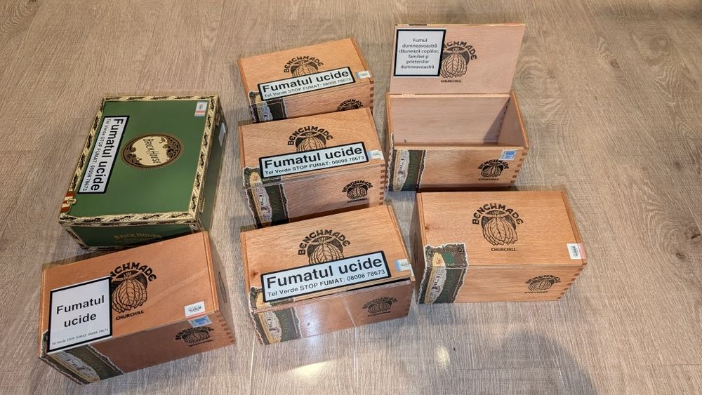 Vând cutii trabucuri