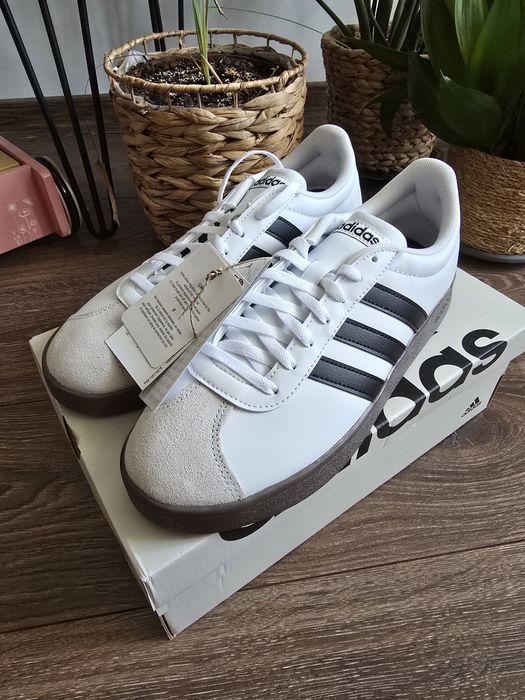 Pantofi Adidas Court Base