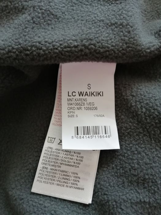 Geacă LC Waikiki W41066Z8 de iarnă matlasată, cu căptușeală și glugă, verde, nouă cu etichetă