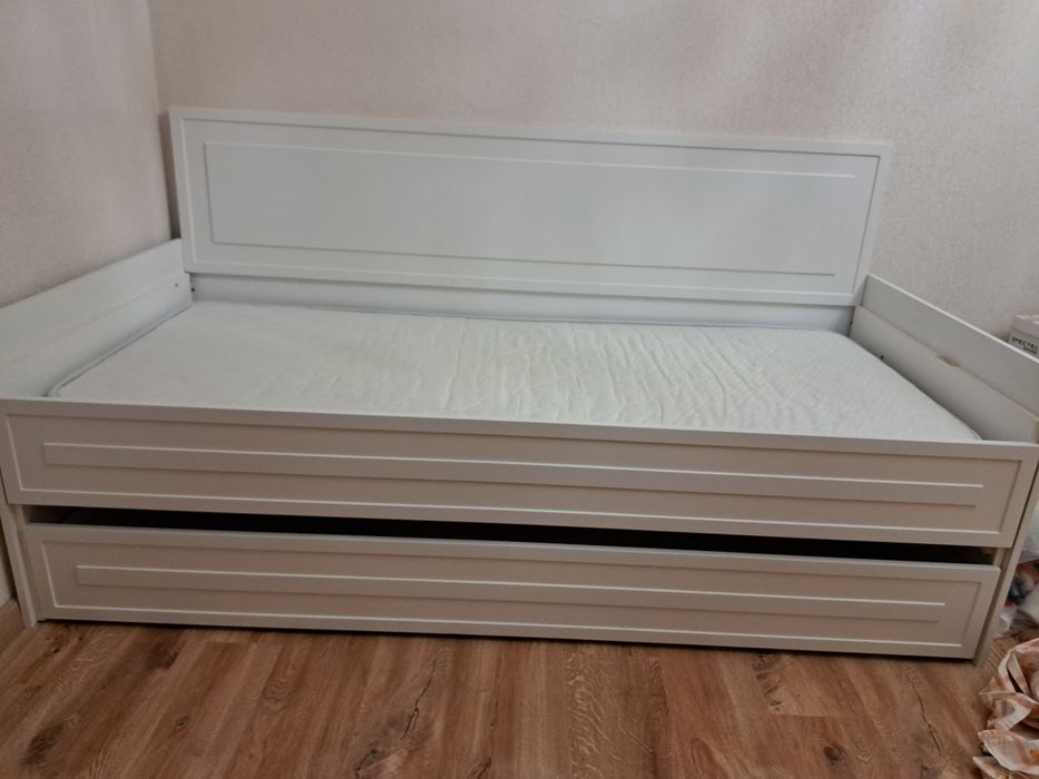 Продам кровать 80*200 с матрасом