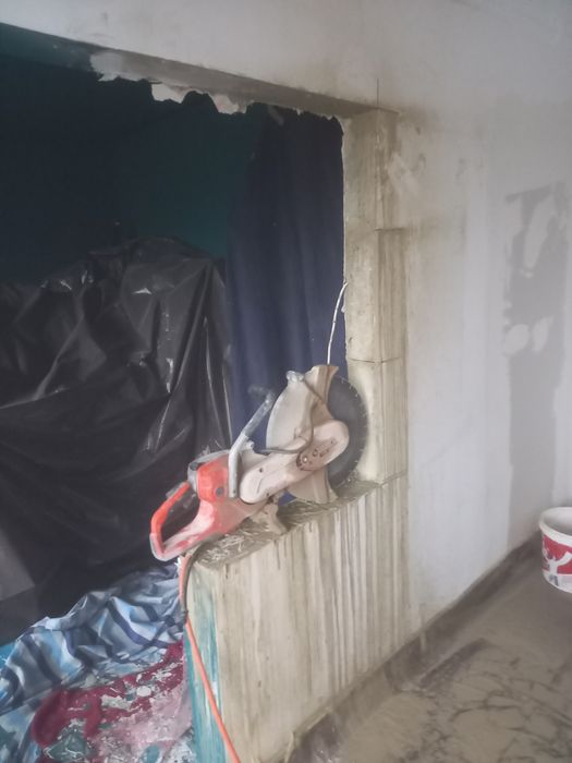 Decopertare Gresie Faianta Taiere TaiatPerețiBeton Santuri elec Brașov