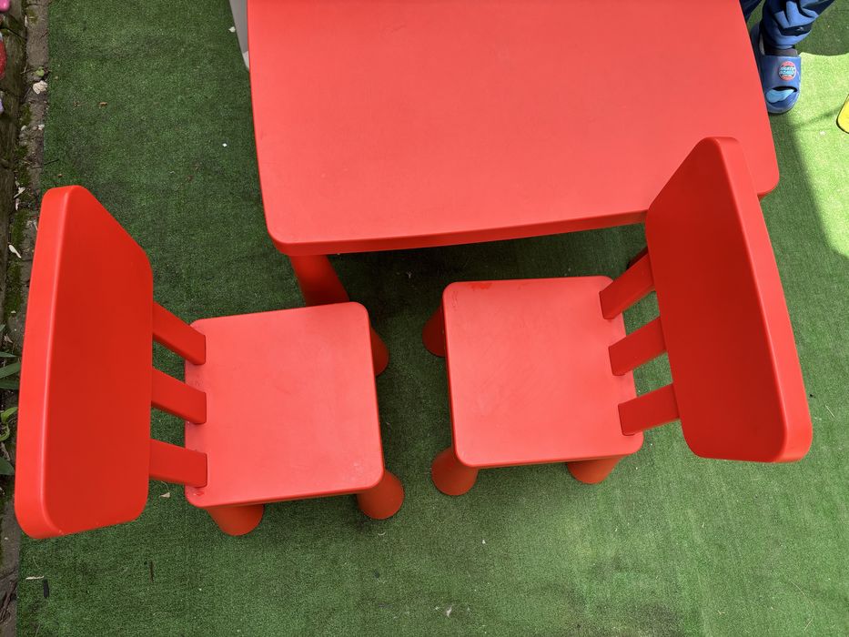 Детска маса и два стола ikea