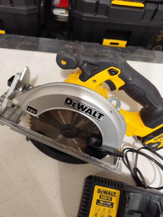 Акумулаторен ръчен циркуляр Девалт DeWALT комплект