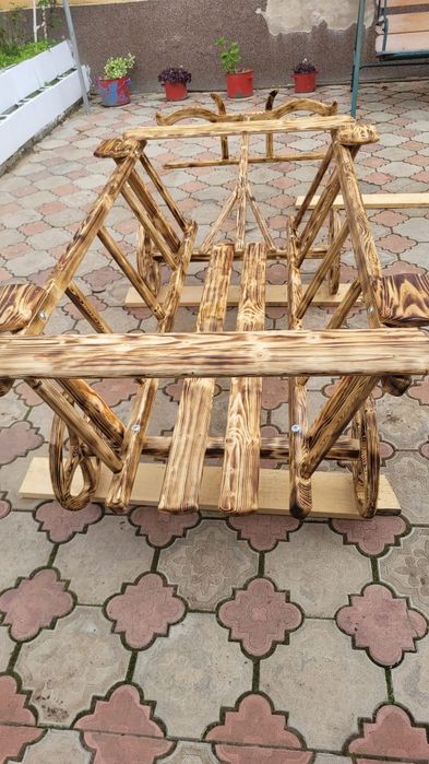 Se vinde car rustic pentru flori .